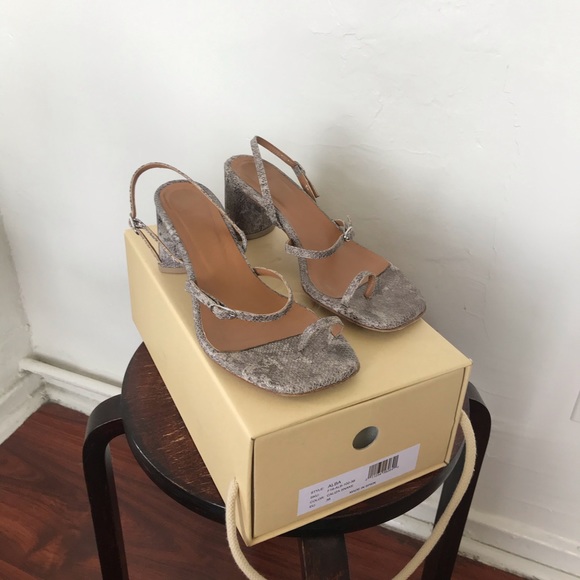 ✨Sold✨LOQ Alba Caliza Tan Gray Snake Heel Sandal - Picture 2 of 6